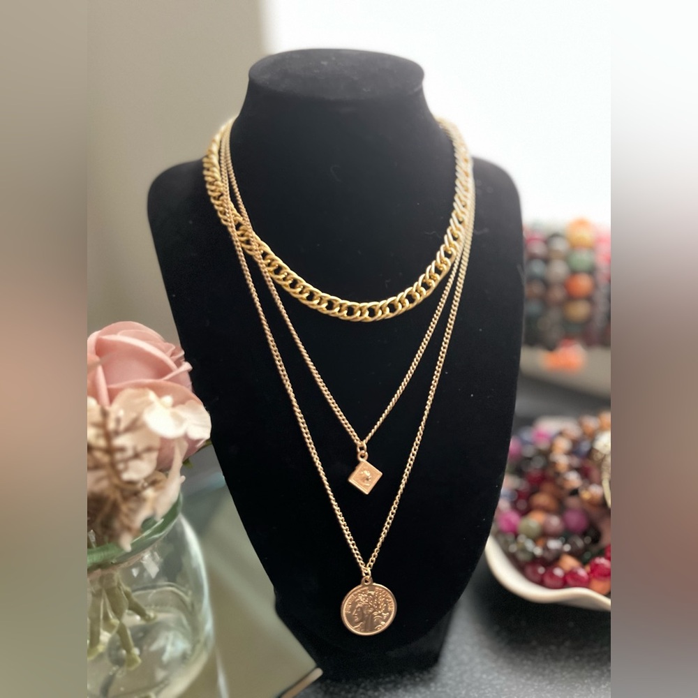Gold Layered Necklace Set